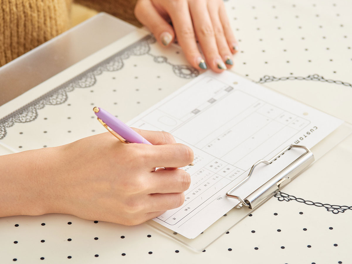 ネイルサロン経営にカルテは必須？リピーターを作るカルテの書き方