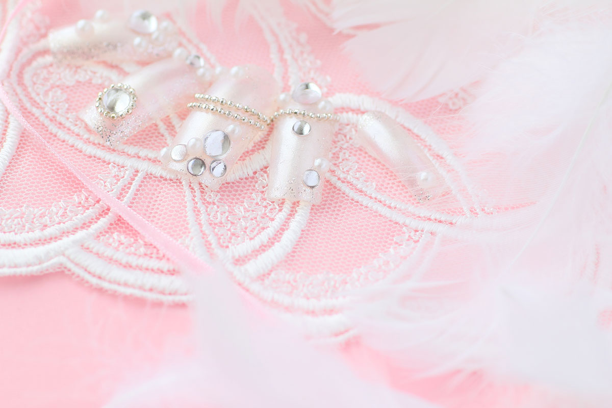 取れないネイルチップの付け方とは？爪を傷めない外し方までご紹介