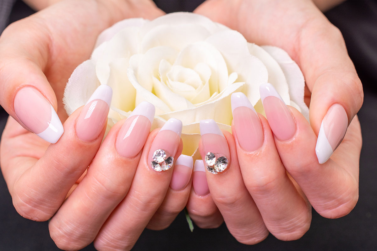 セルフでもフレンチネイルは簡単に作れる！きれいに仕上げるコツを伝授