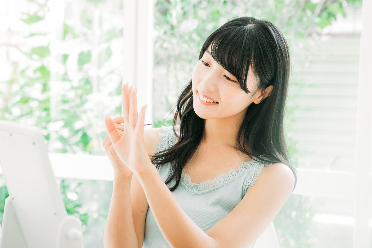 セルフネイルが下手で悩んでいる方必見！きれいに塗るコツをご紹介
