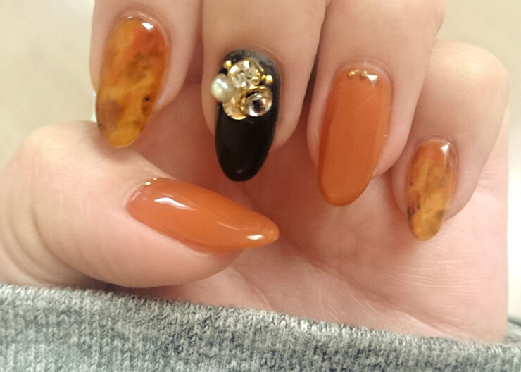 べっこうネイルの手元画像