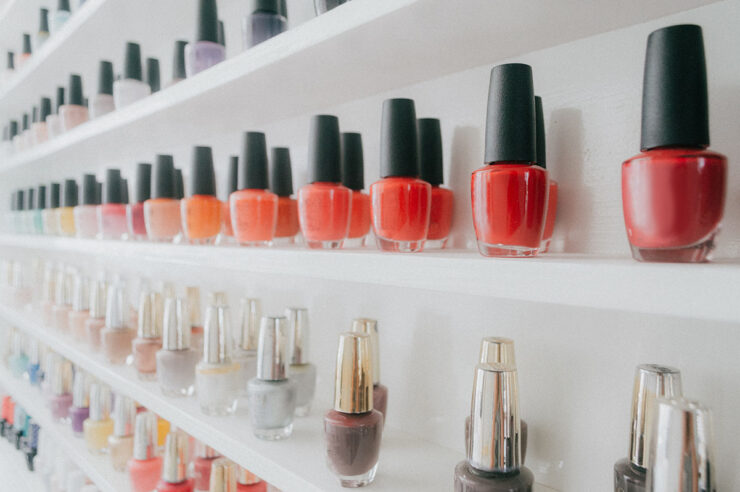 ネイルボトルが並ぶ画像