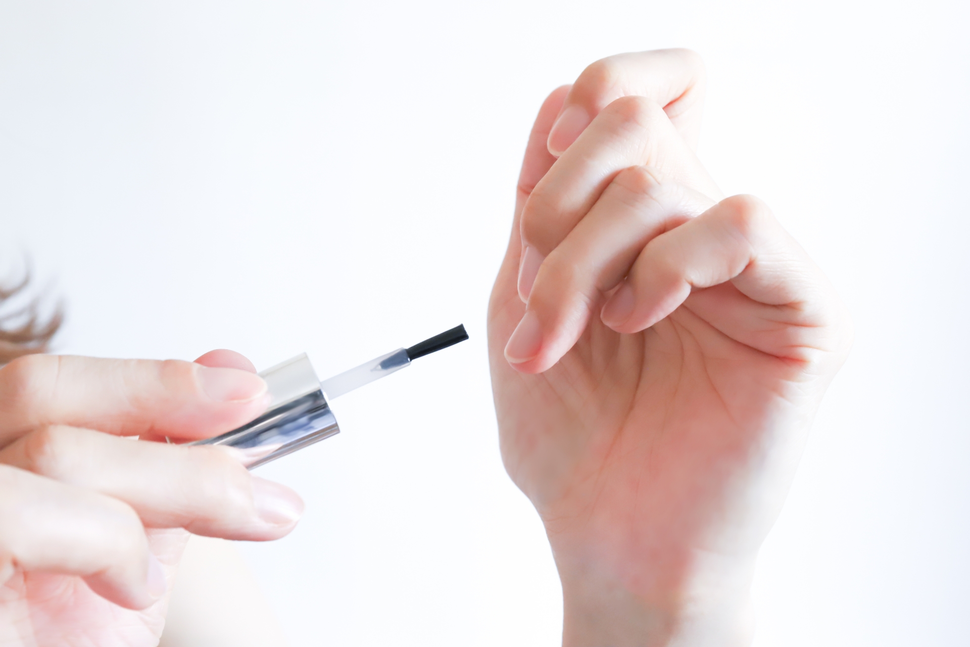 トップジェルを塗っている様子