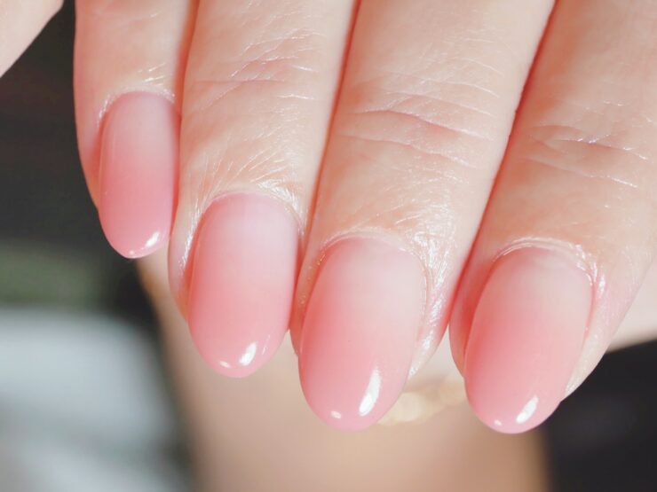 トップジェルが塗られたネイルの画像