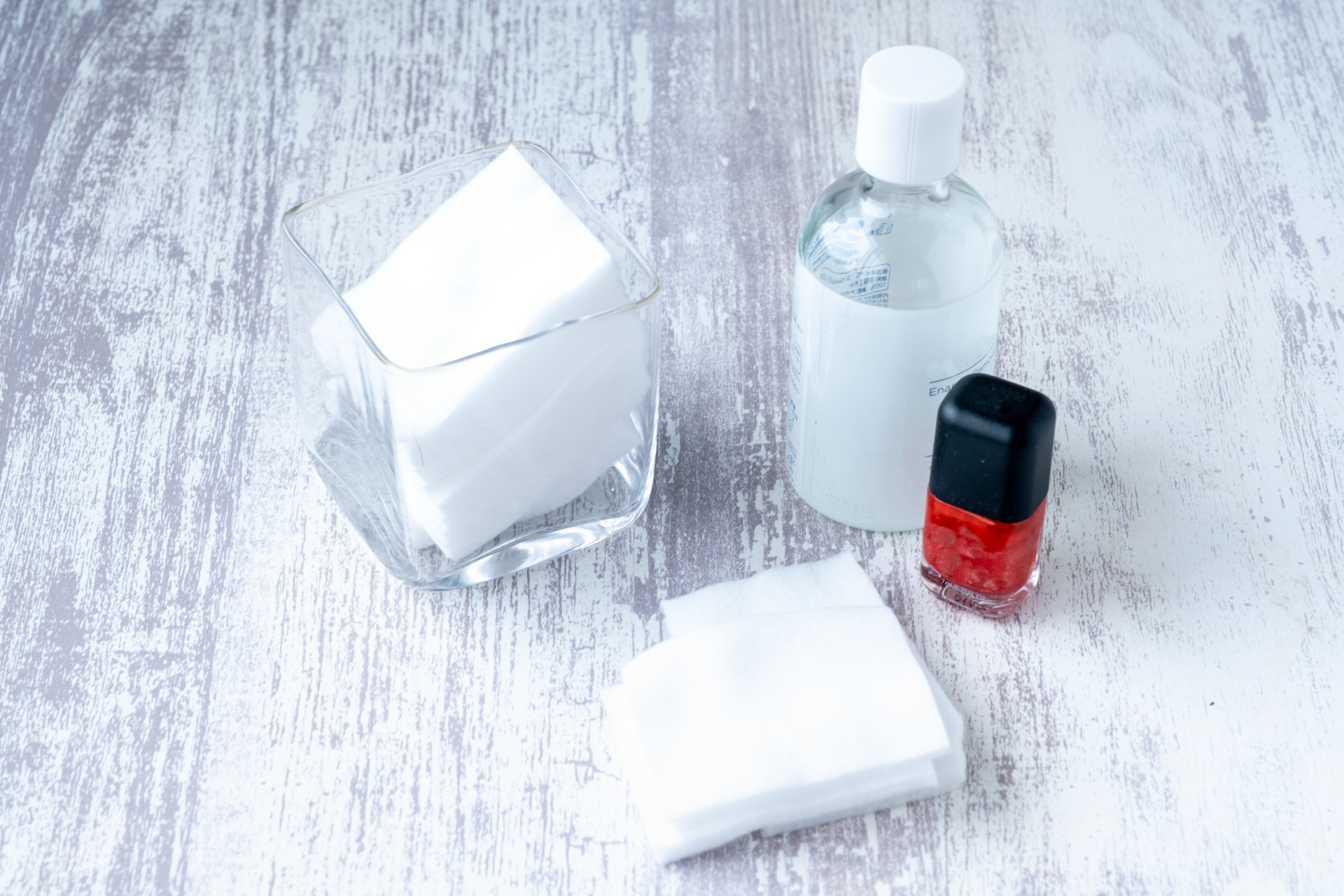 除光液やコットンなどネイルオフに必要な道具