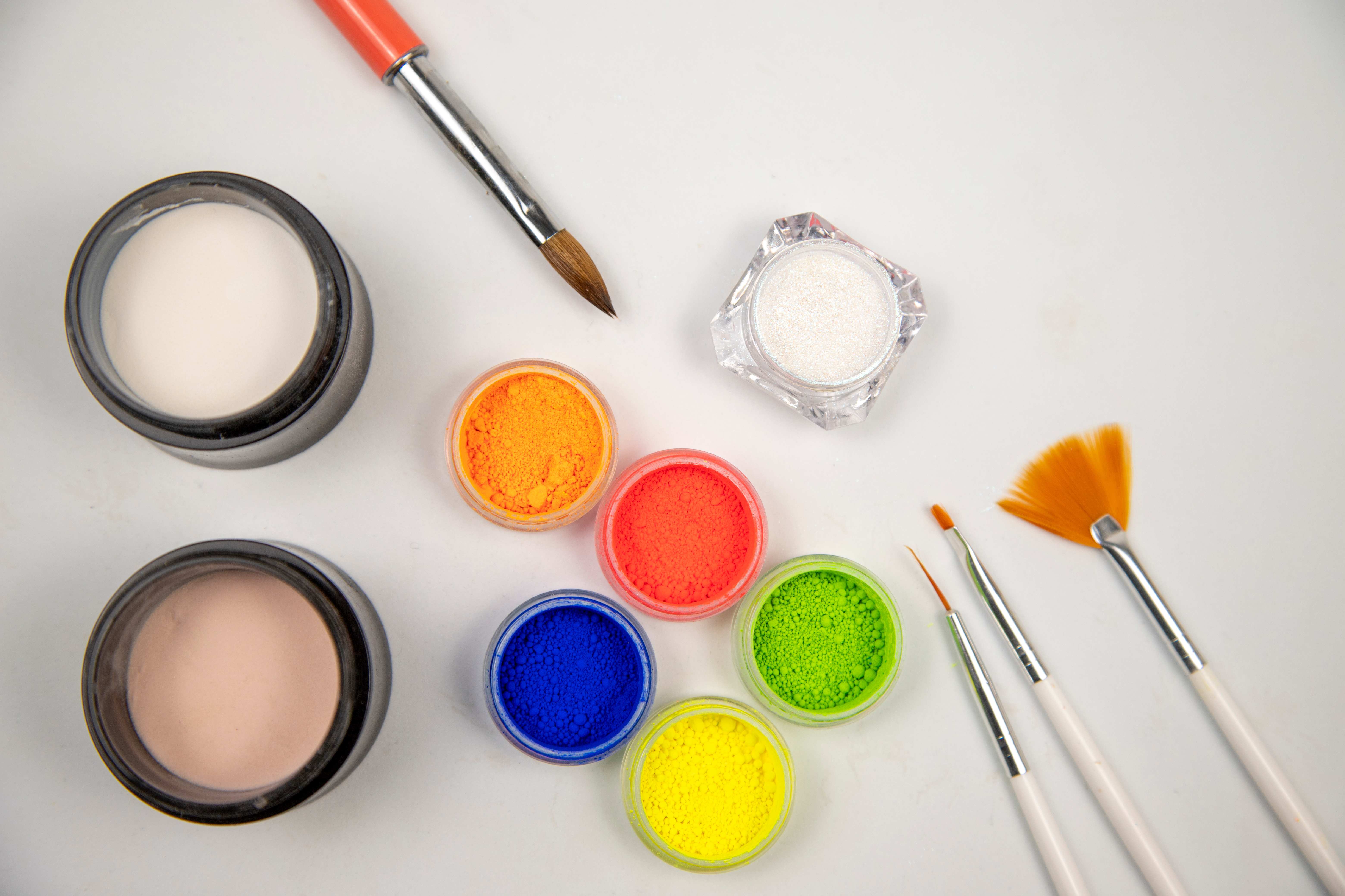 アクリルパウダーやアクリル筆など3Dネイルに必要な道具