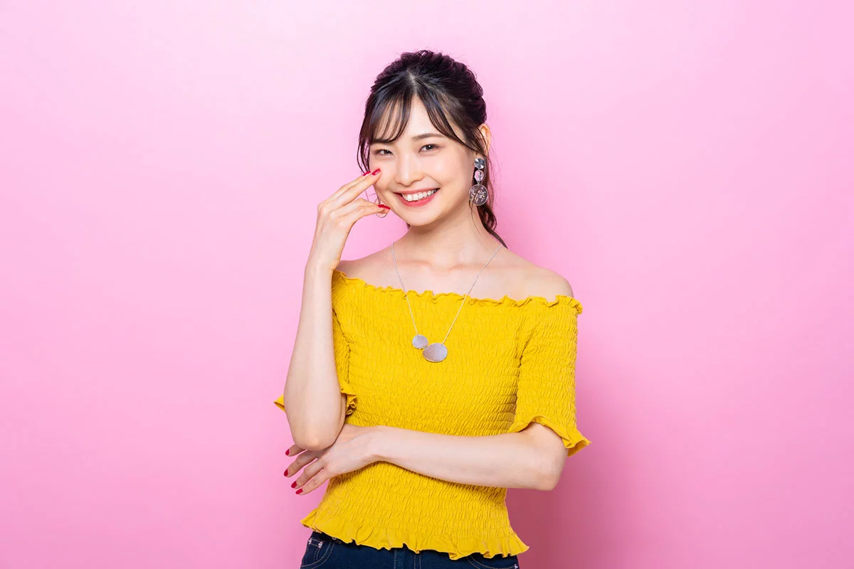 笑顔のネイリストの画像